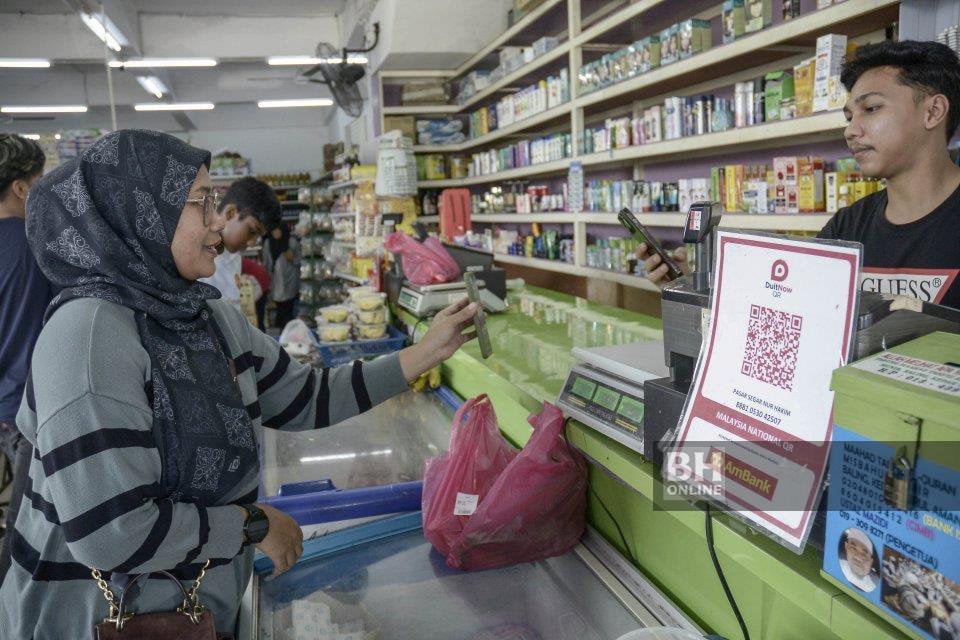 Lebih Separuh Rakyat Malaysia Bayar Tanpa Tunai